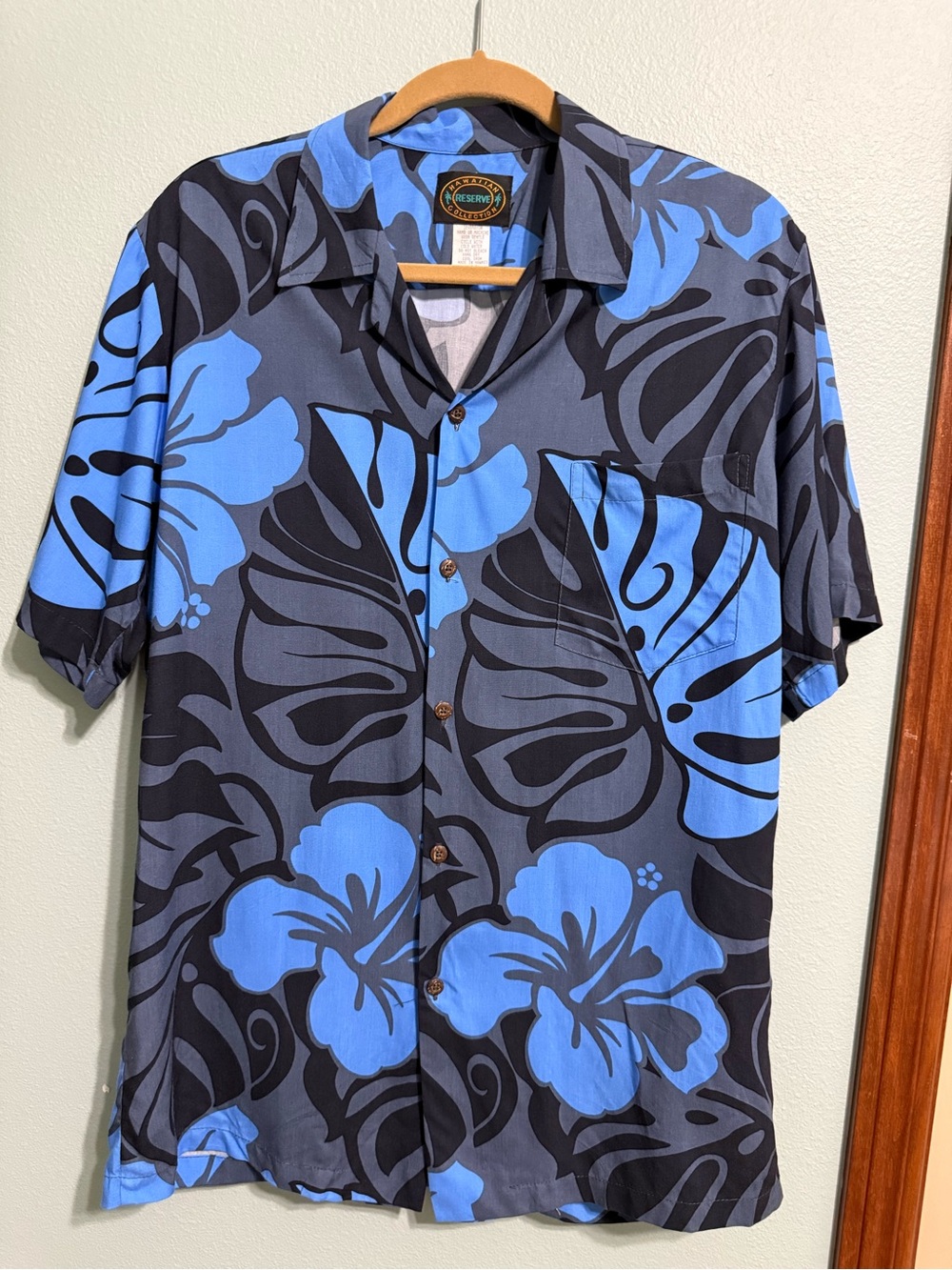 Resort-Ready Blue Hibiscus Short-Sleeve Button-Down Shirt